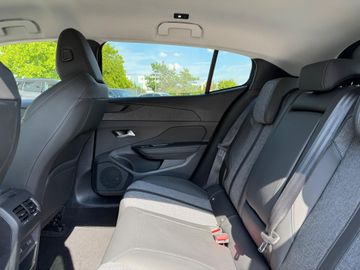 Peugeot 408 - 8