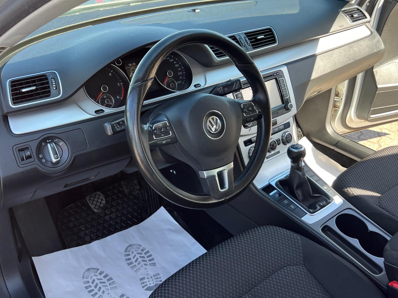 Volkswagen Passat 2012 — photo 10