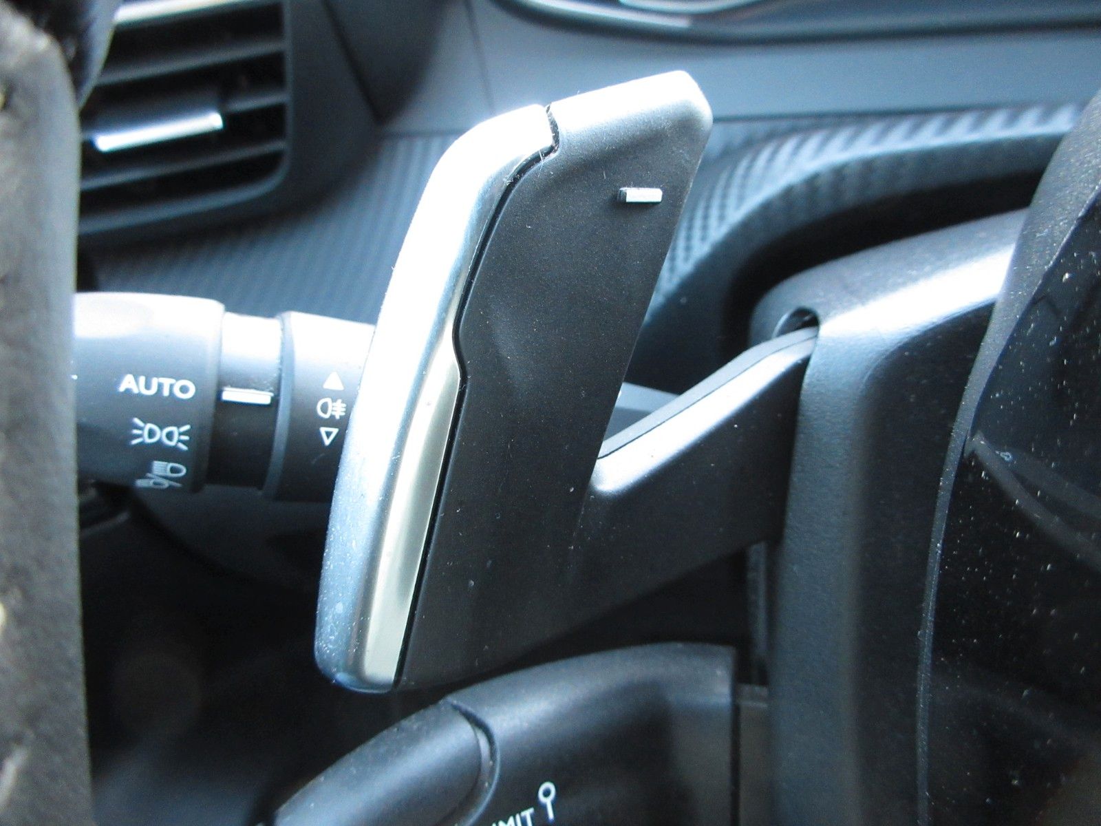 Fahrzeugabbildung Peugeot 2008 Allure 1.2T LED/NAVI/PDC/R´CAM/ALU