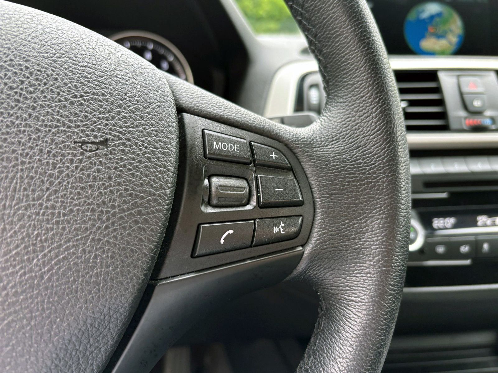 Fahrzeugabbildung BMW 118i Advantage Steptronic. ACC PDC NAV AHK SHZ