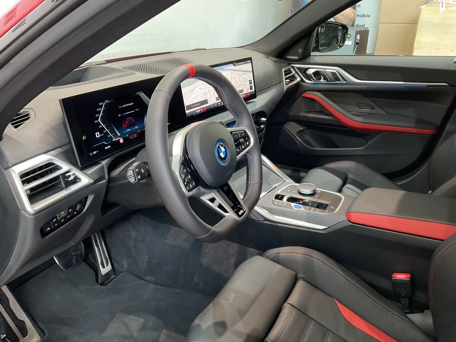Fahrzeugabbildung BMW i4 M60 |Glasdach |M Sportpaket Pro |20" M LMR