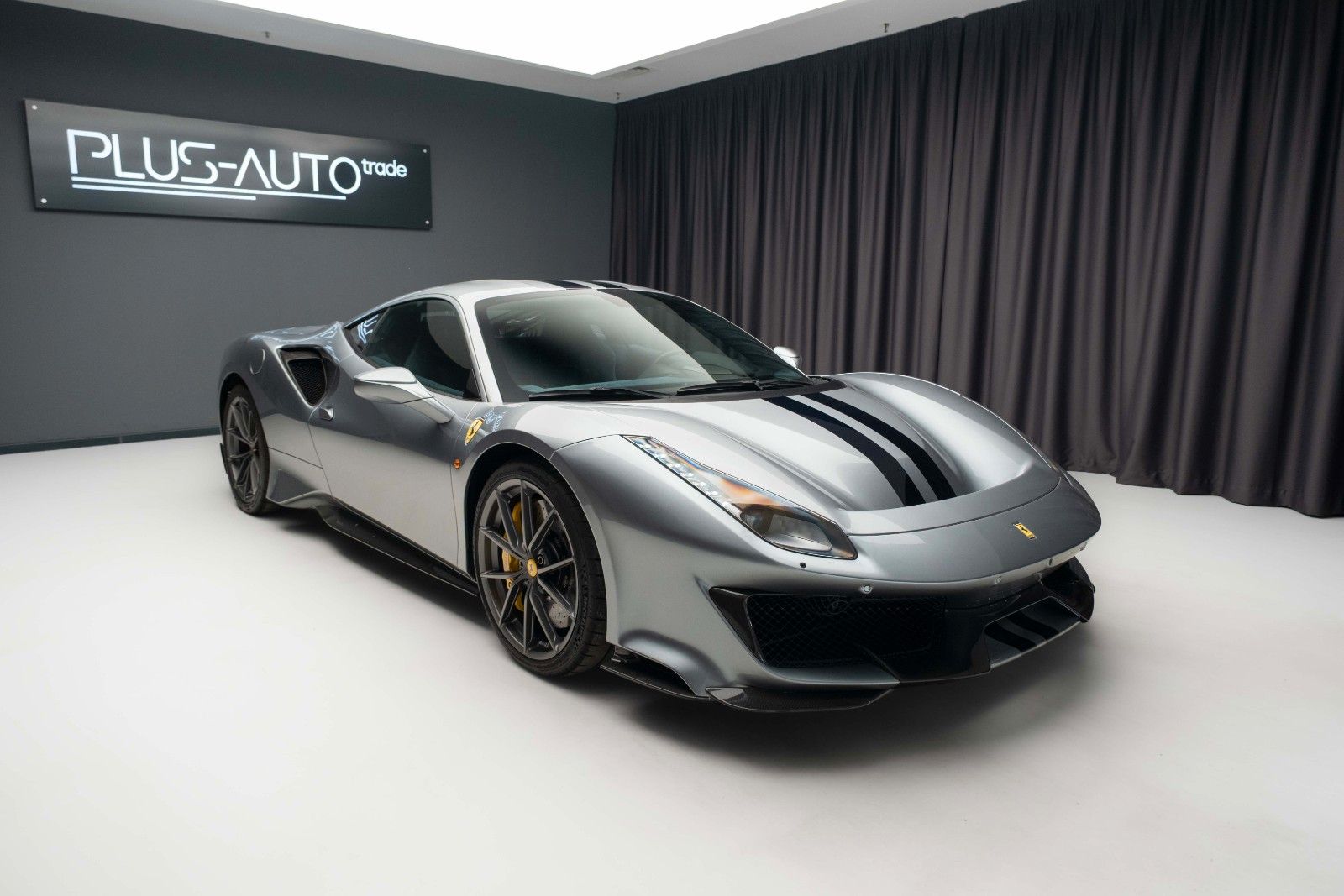 FERRARI 488 Pista