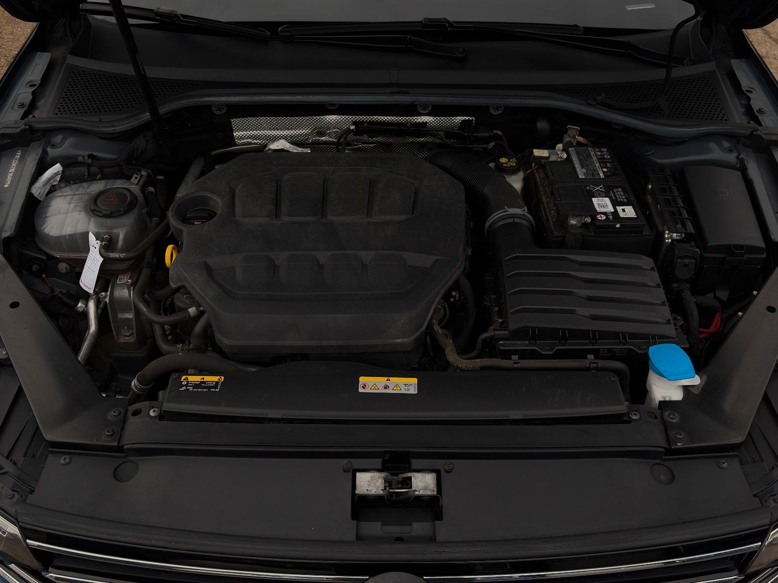 Fahrzeugabbildung Volkswagen Passat Variant 2.0 TSI Buisness Kamera LED ACC