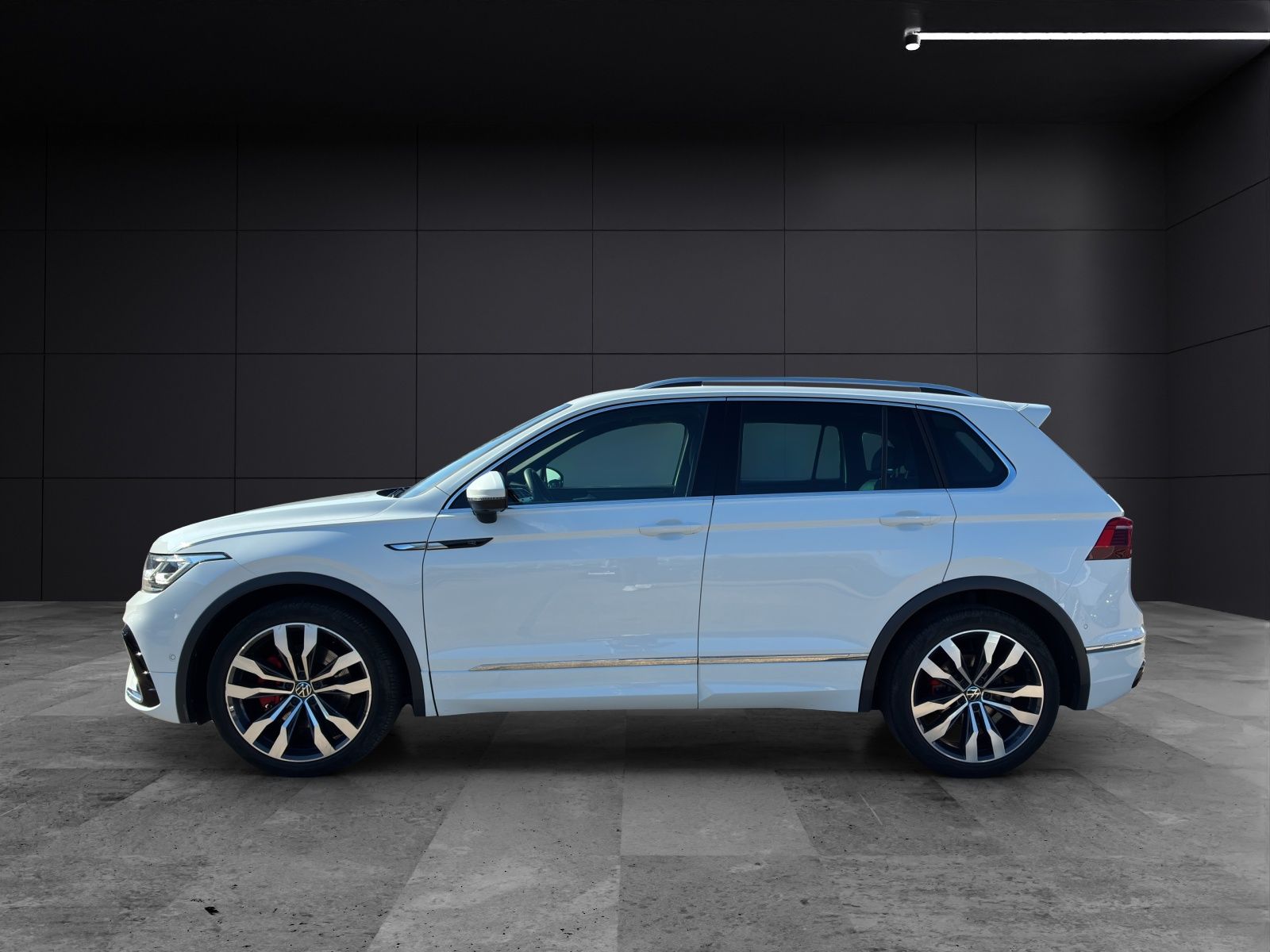 Fahrzeugabbildung Volkswagen Tiguan TDI R-Line DSG 4M Matrix Navi AID ACC RFK