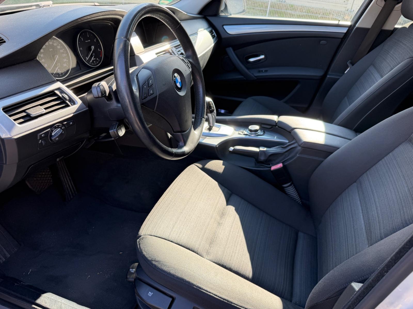 BMW 520 2010 — photo 11