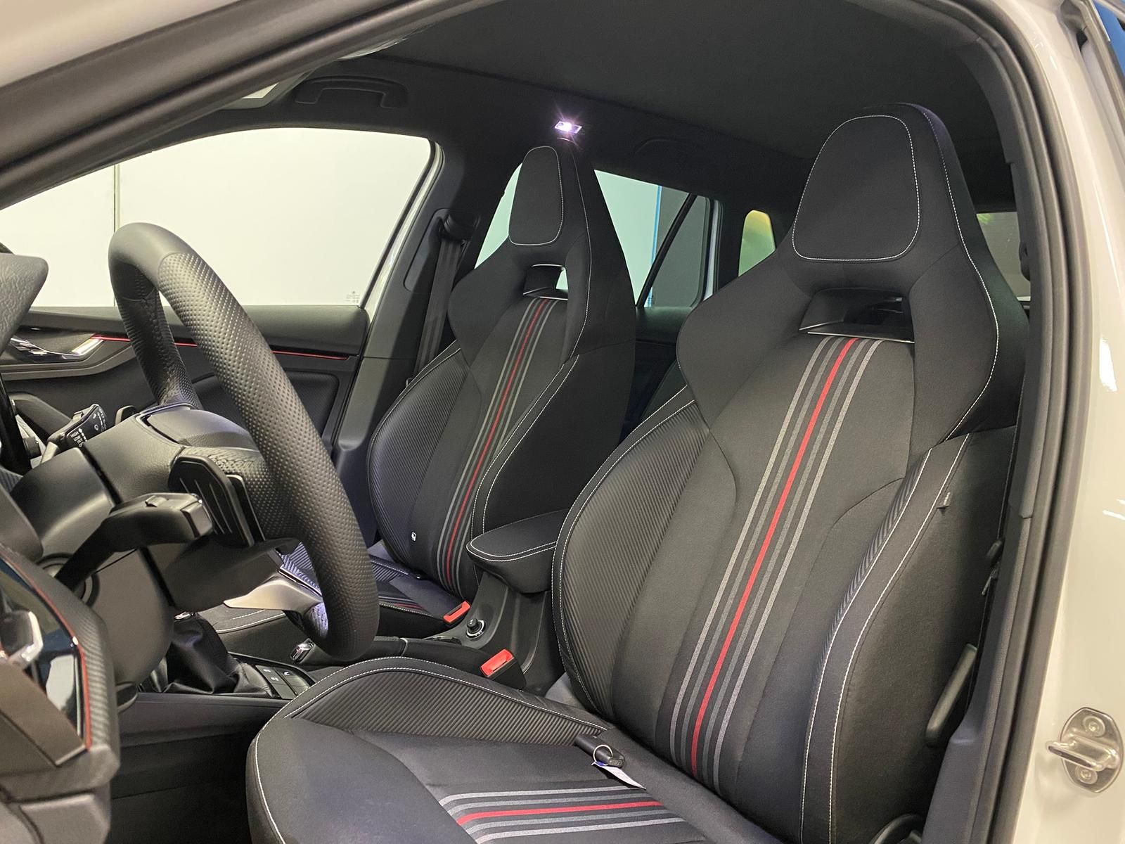 Fahrzeugabbildung SKODA Kamiq Monte Carlo 1.5 TSI DSG+AHK+MATRIX+PANO+5J