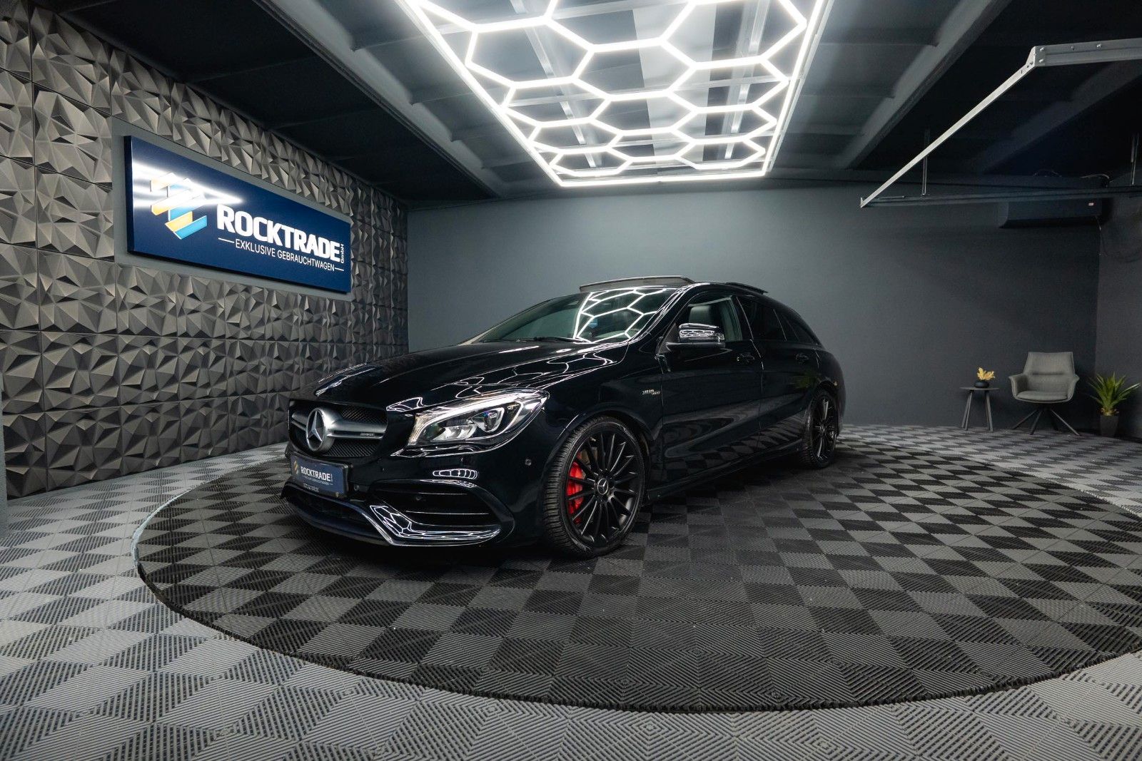 Fahrzeugabbildung Mercedes-Benz CLA 45 AMG 4Matic Performance Night *Pano*LED*
