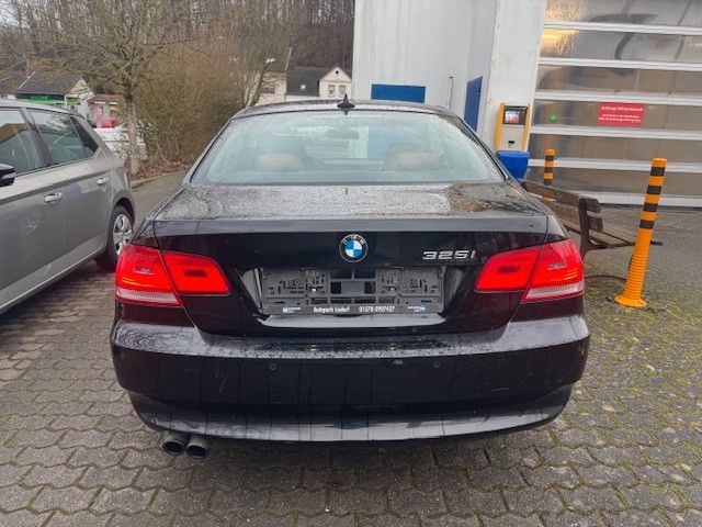 Fahrzeugabbildung BMW 325i Coupe xDrive Xenon Leder Schiebedach