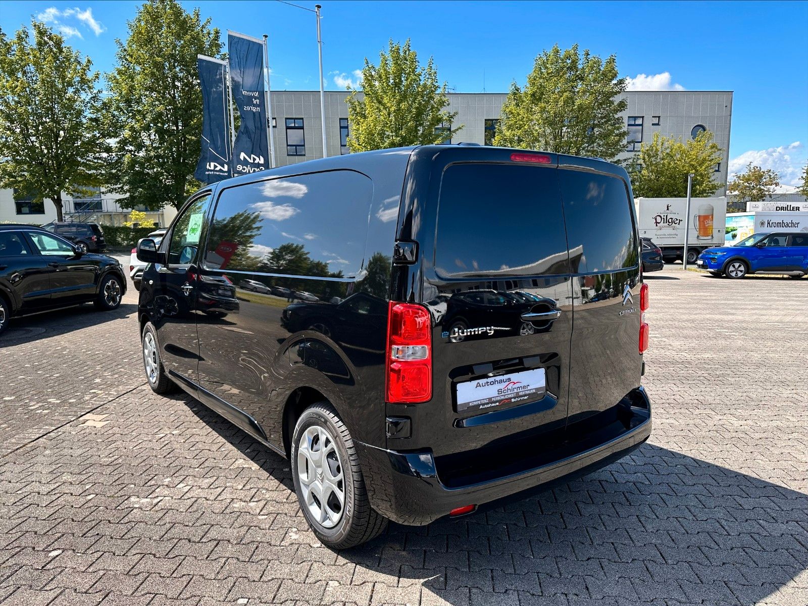 Fahrzeugabbildung Citroën e-Jumpy Kasten Standard 75KWh Navi Sítzhzg