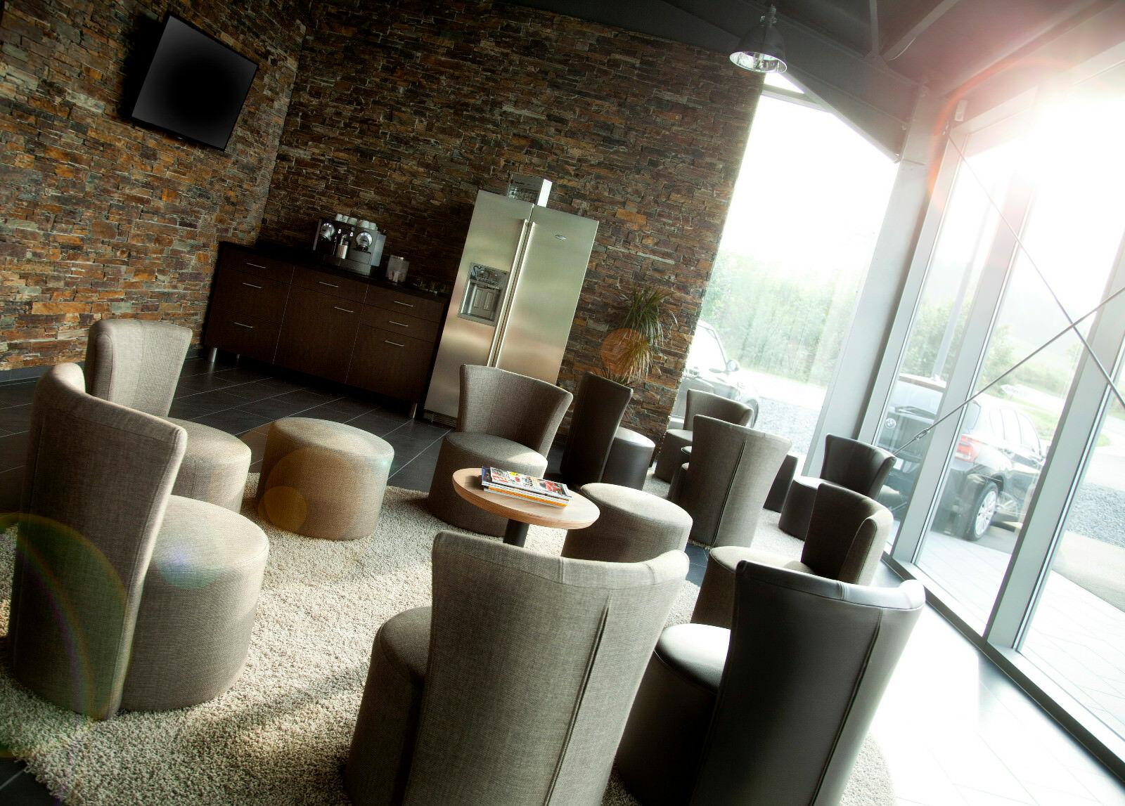 showroom-image-top