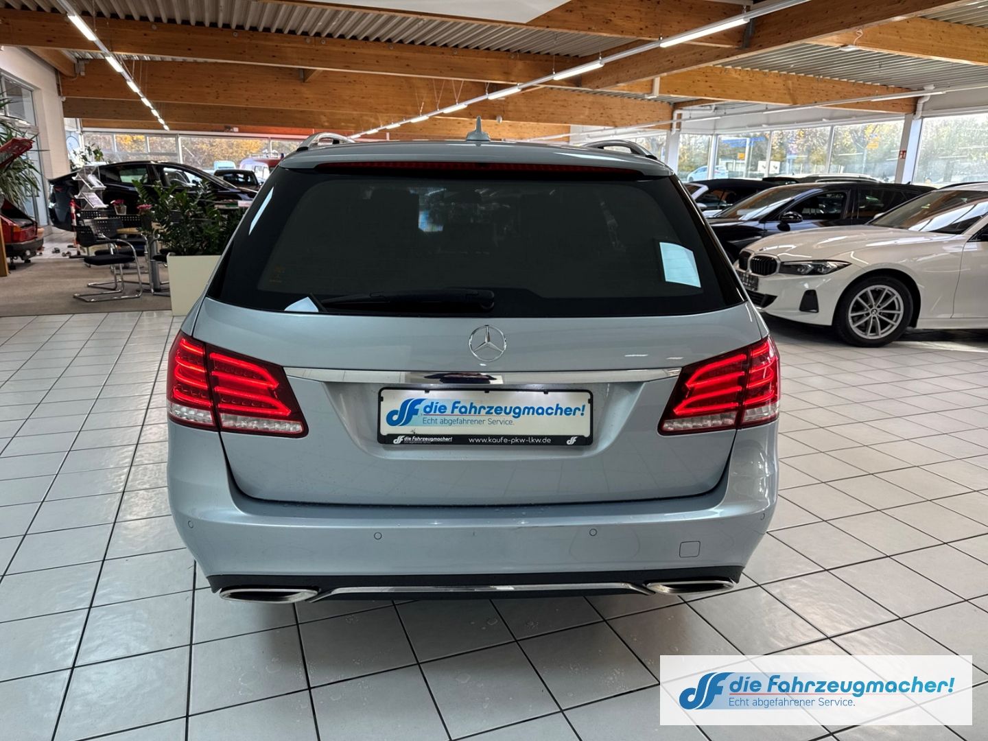 Fahrzeugabbildung Mercedes-Benz E 200 BlueTec Niveau AHK-klappbar LED Blendfreie