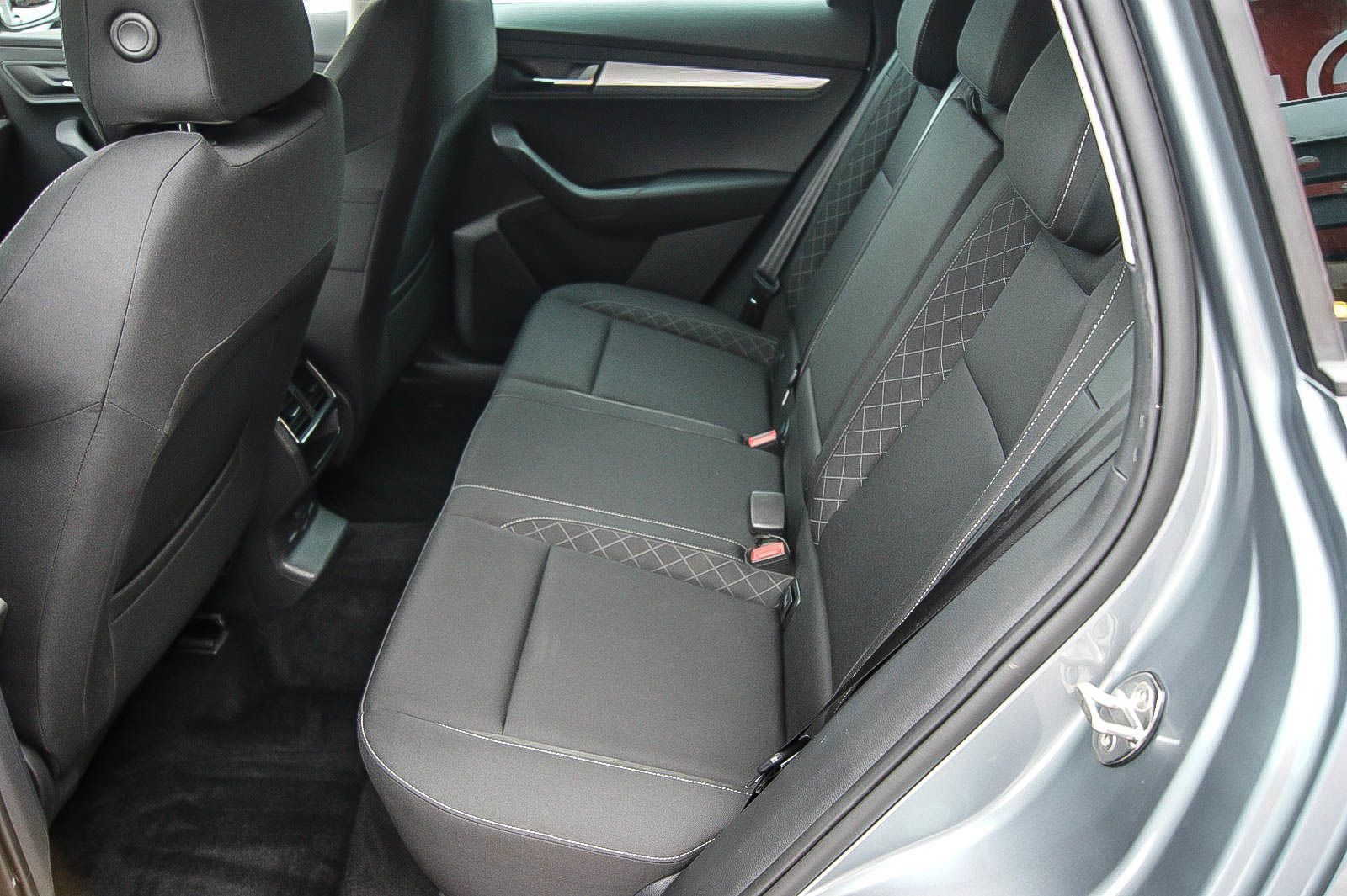 Fahrzeugabbildung SKODA Karoq 16TDI DSG Ambition ANHÄNGERKUPPLUNG 1.HAND