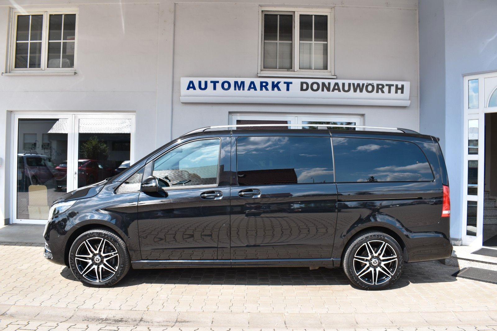 Mercedes-Benz V250d lang 4Matic Aut. AMG Line el. Türen imagem 3