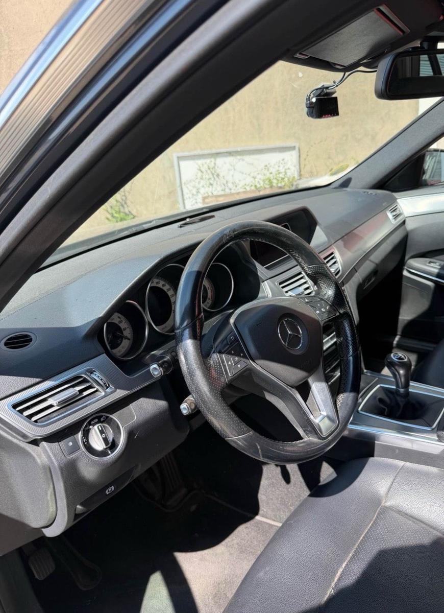 Mercedes-Benz E200 2013 — engine 131 HP (96kW)