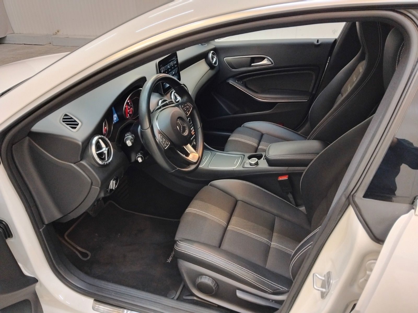 Mercedes-Benz CLA 200 (06/2017, Benzin)