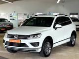 Volkswagen Touareg 3.0 V6 TDI 4M R-Line *AHK*SHZ*NAV*BX*19% - Volkswagen Touareg: V6 TDI Line