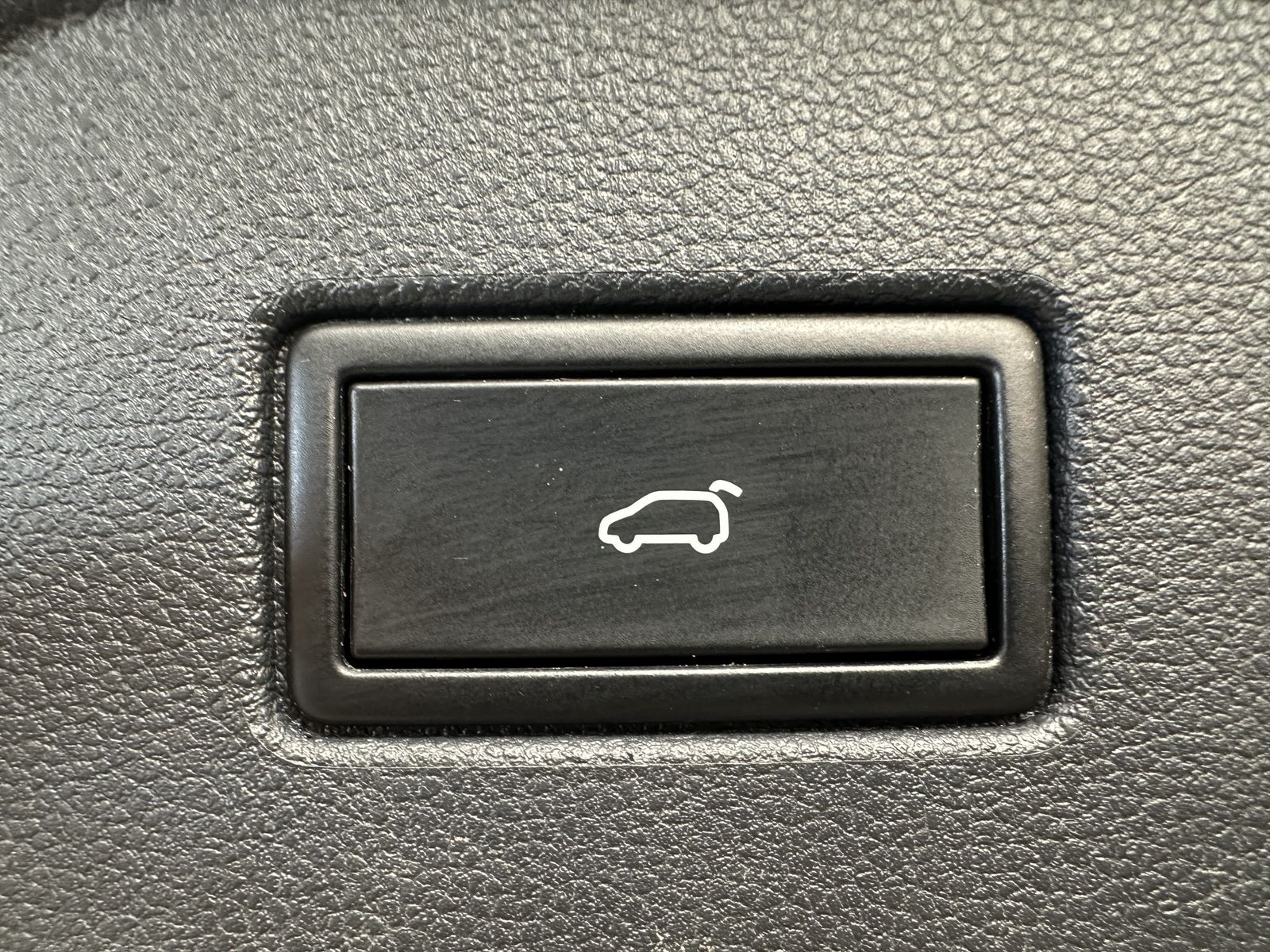 Fahrzeugabbildung Volkswagen Touran 2.0 TDI DSG HL 7-Sitzer NAV+LED+AHK+PANO