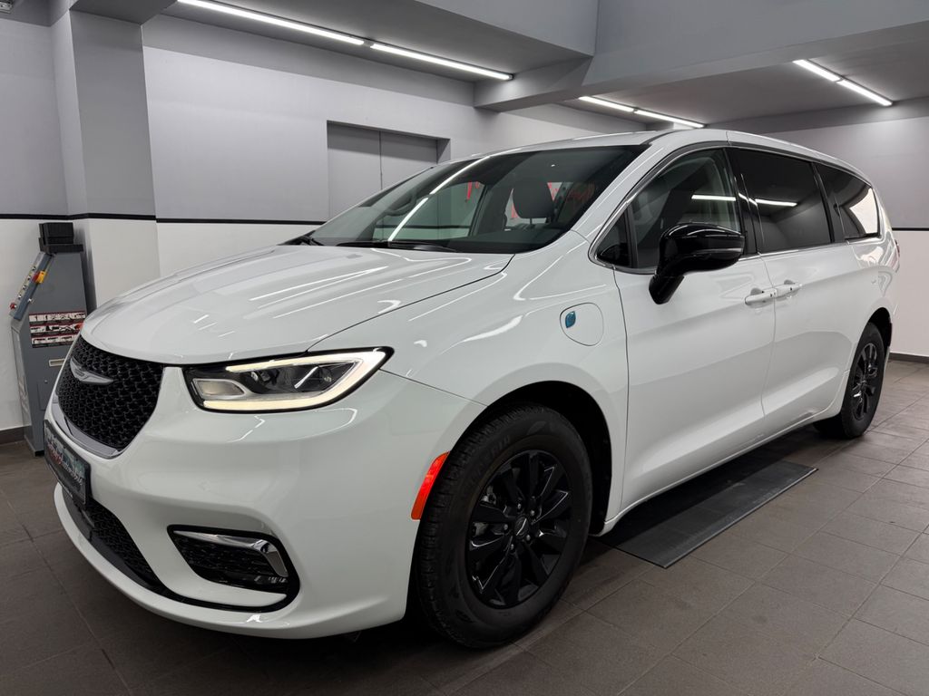 Image of Chrysler Pacifica