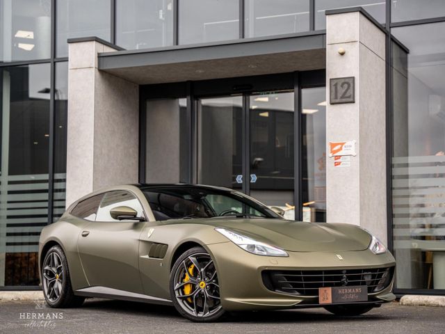 Ferrari GTC4Lusso T 3.9 V8 / Passenger Display / Pano /