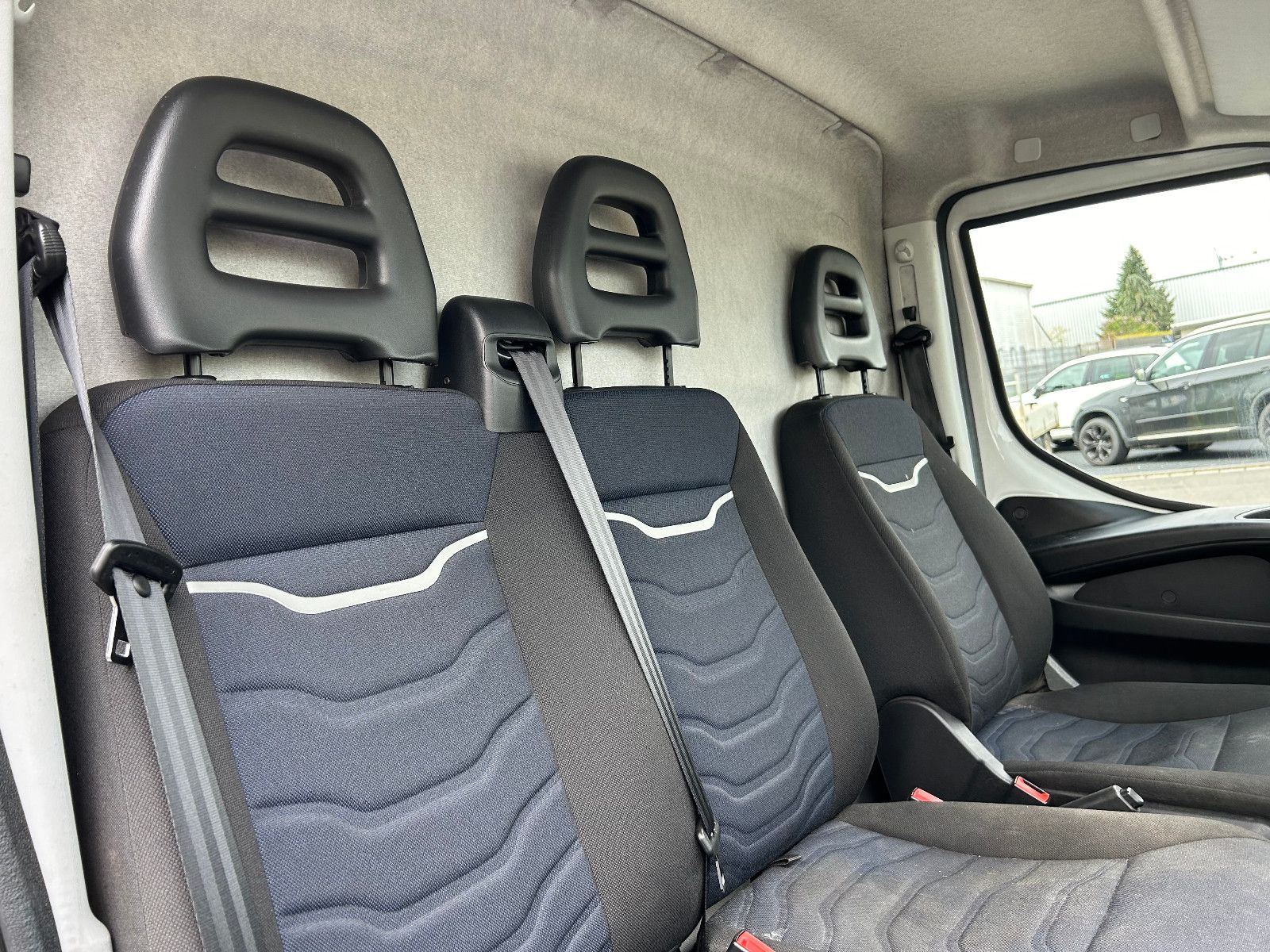 Fahrzeugabbildung Iveco Daily Kasten HKa 35 C ... V Radstand 4100