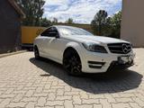 Mercedes-Benz C 250 BlueEFFICIENCY Coupé Autom. - - Mercedes-Benz C 250: Weiß