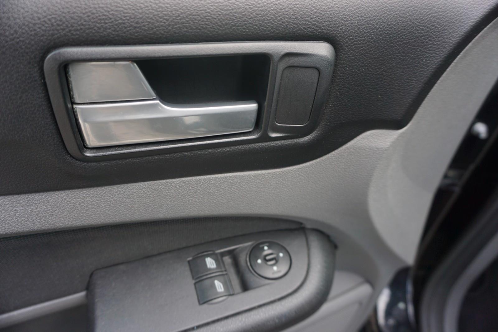 Ford Focus 2010 — photo 9