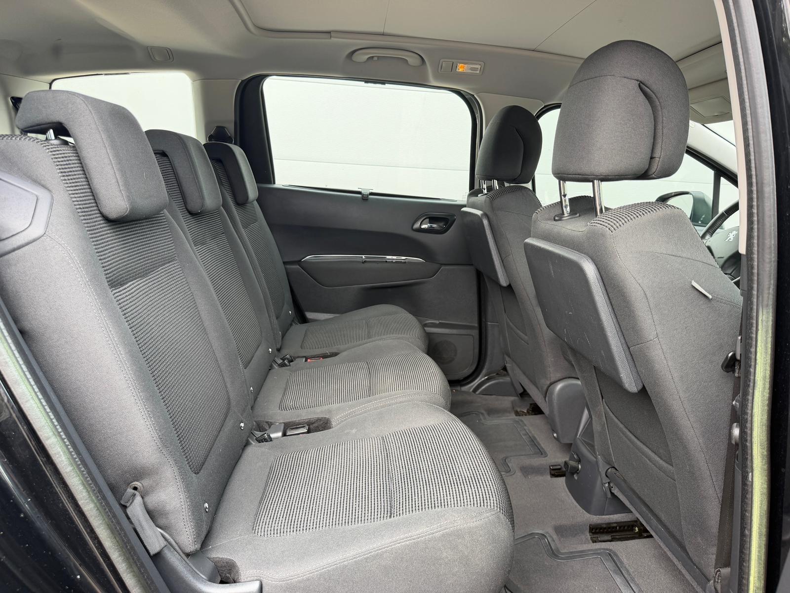 Peugeot 5008 2012 — photo 11