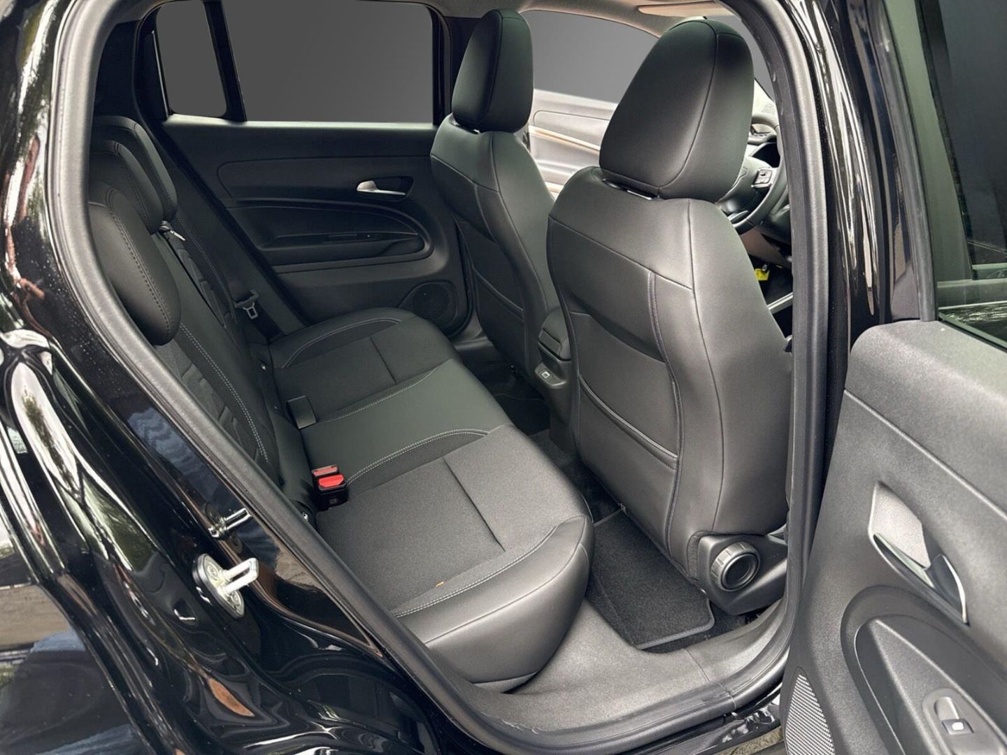 Fahrzeugabbildung Jeep Avenger Summit 1.2 MHEV -Panormadach-Leder