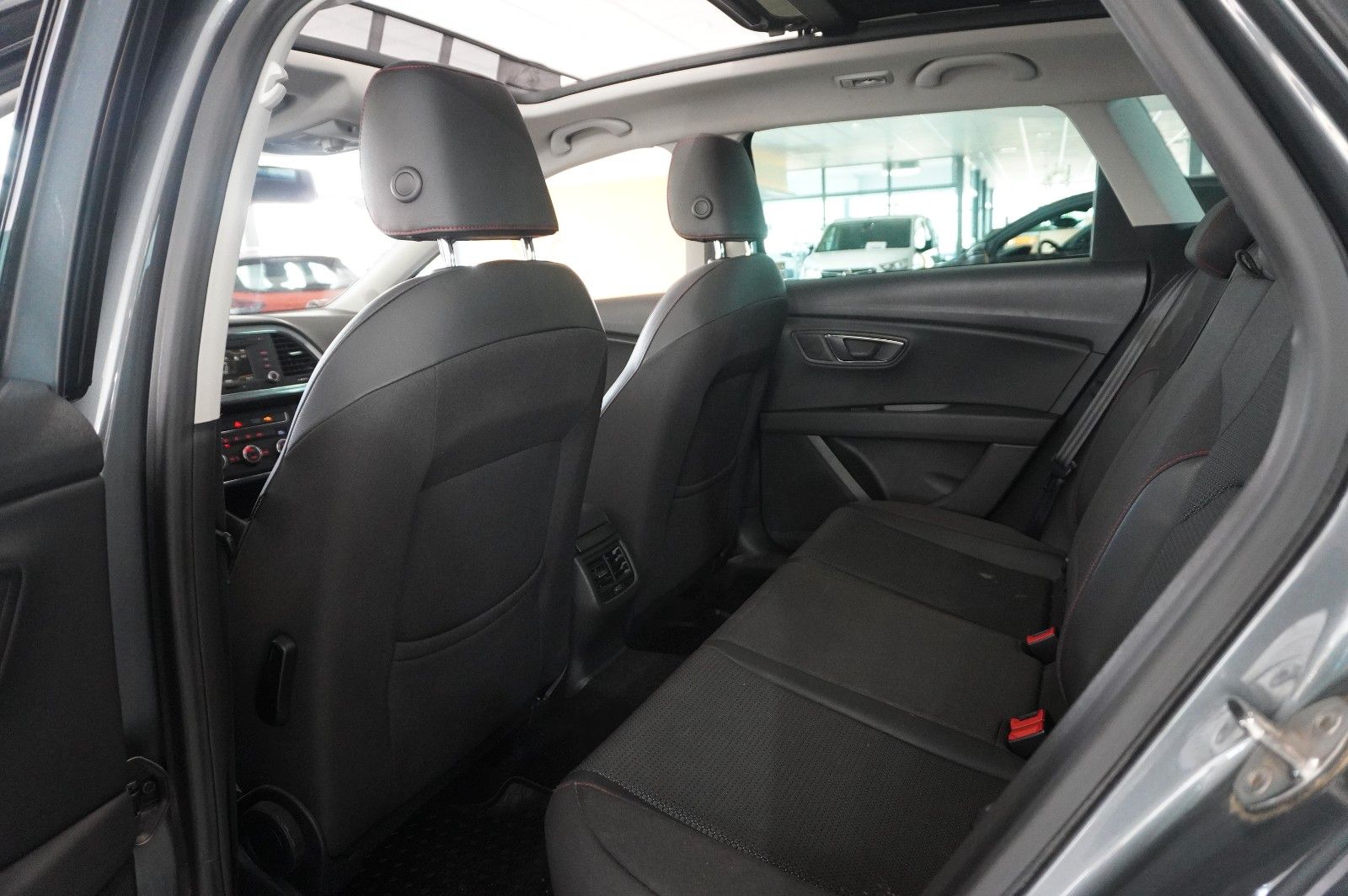 Fahrzeugabbildung SEAT Leon ST 1.4 TSI FR SPORT DSG KLIMA/PDC/TEMP/PANO