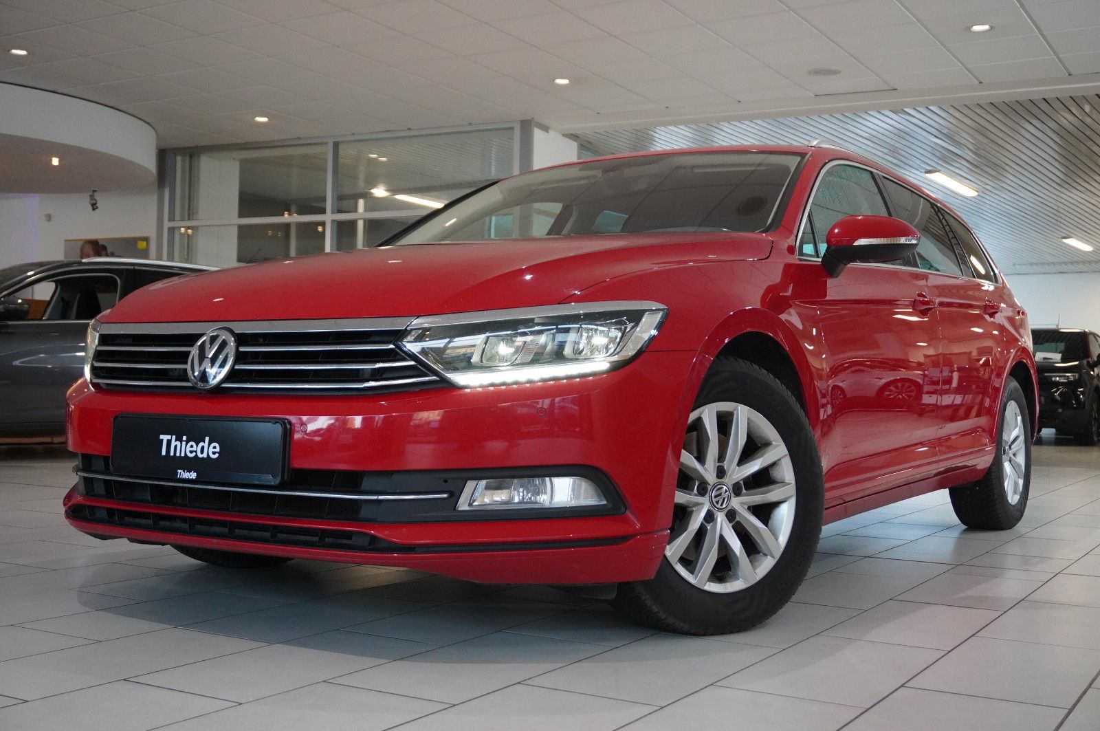 Fahrzeugabbildung Volkswagen Passat Vari. 2.0D COMFORTL. NAVI/LED/SPORT/AHK