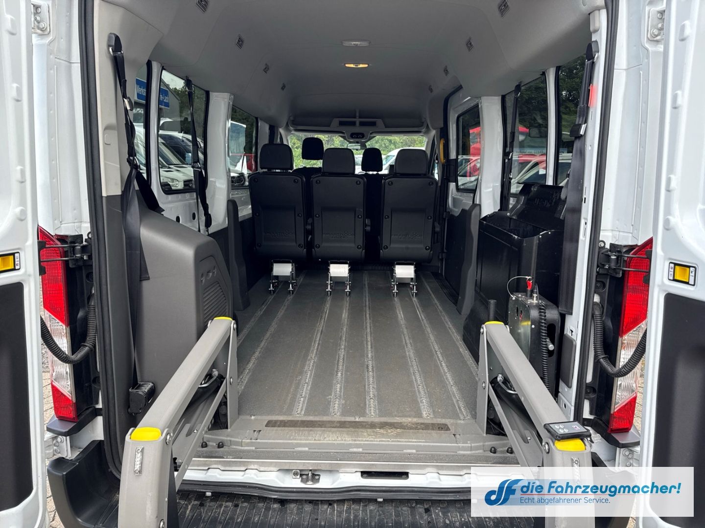 Fahrzeugabbildung Ford Transit Kombi 350 L3 Trend Lift Temp Tel.-Vorb.