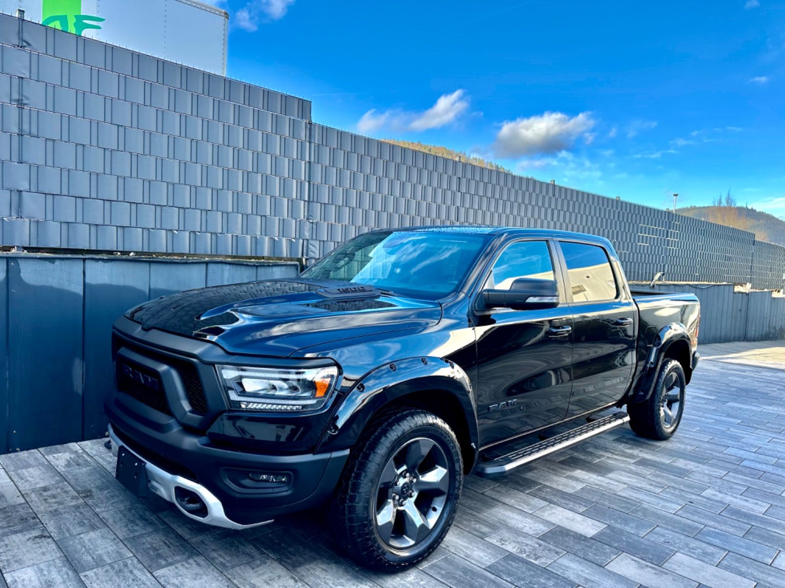 Dodge RAM 5,7 V8 WIDEBODY-OEM REBEL-OFFROAD-EDITION imagem 3