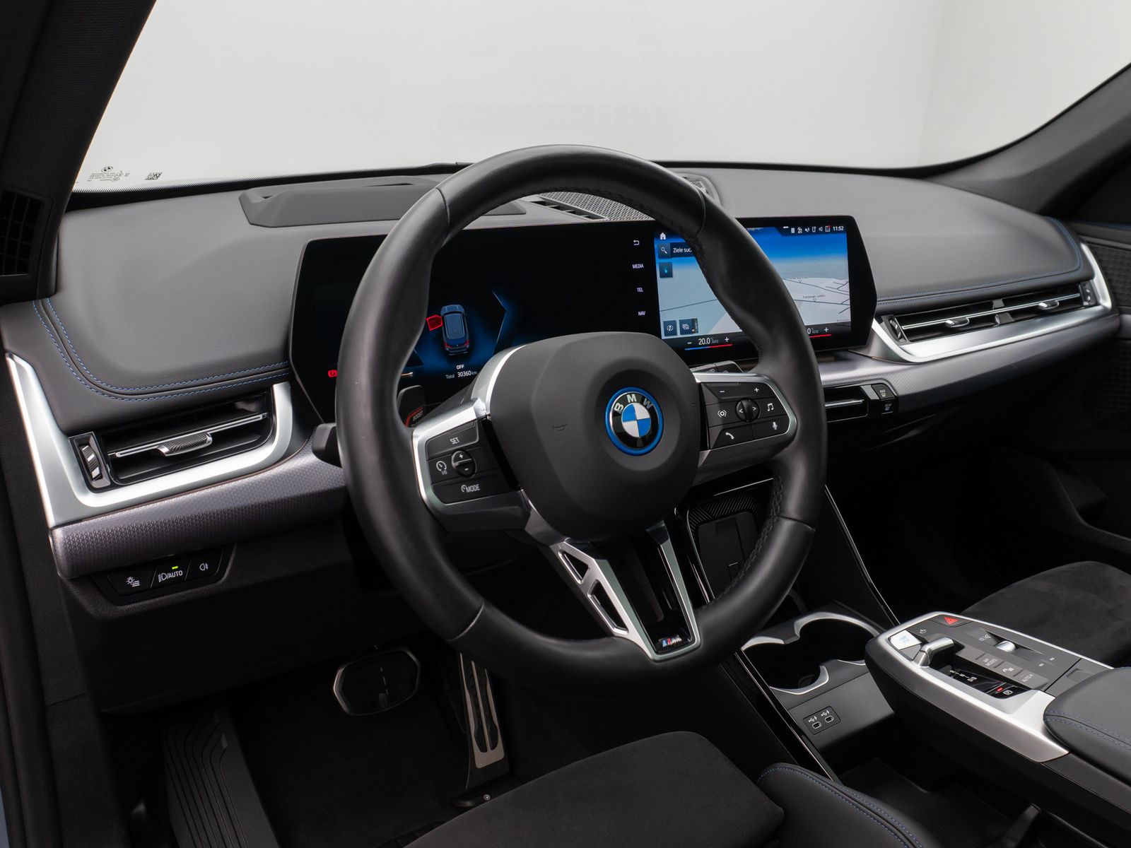 Fahrzeugabbildung BMW iX1 xD30 M Sport Panoram 360°HUD DAB AHK Komfort