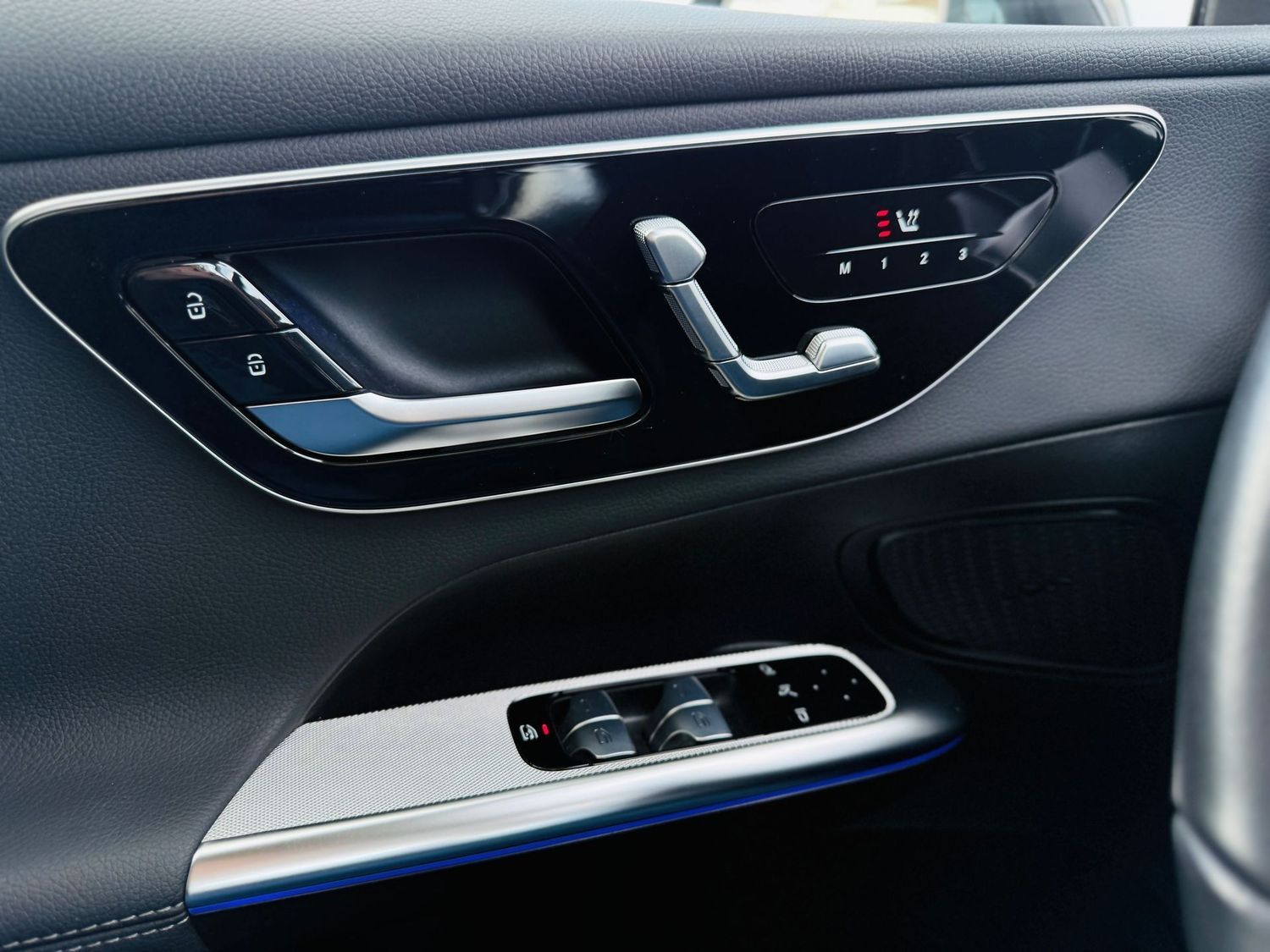 Fahrzeugabbildung Mercedes-Benz GLC 220 d 4M AVANTGARDE, AHK, LED, Navi, RFK, Wi