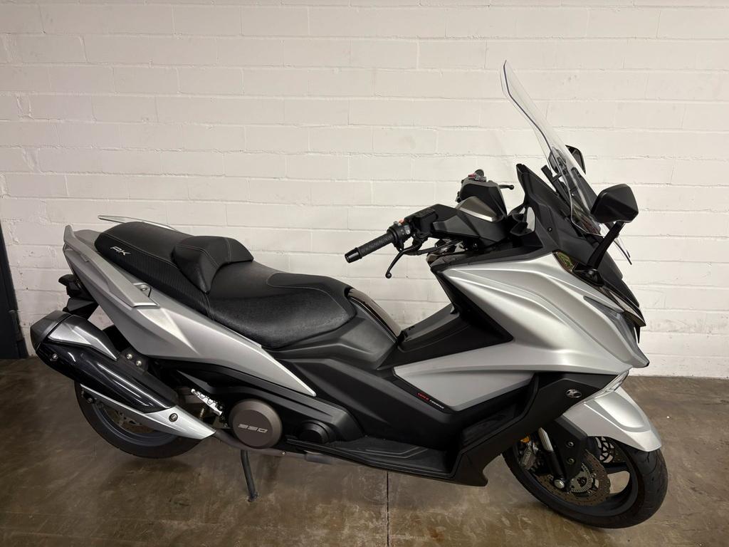 Kymco AK 550i in wirklich neuwertigem Zustand.