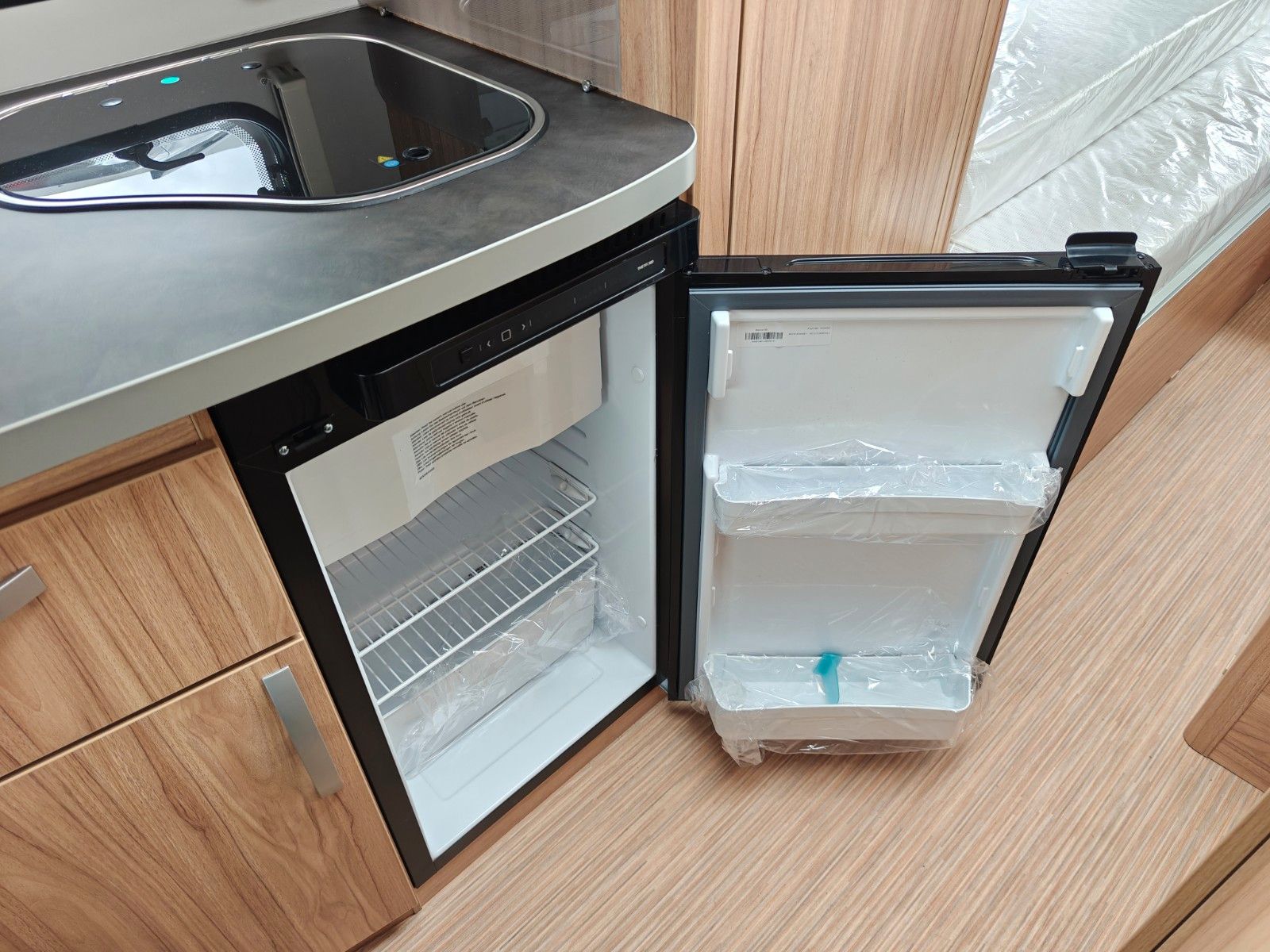 Fahrzeugabbildung HYMER / ERIBA / HYMERCAR Feeling 470 Elegance - JETZT 6.683€ SPAREN !!!