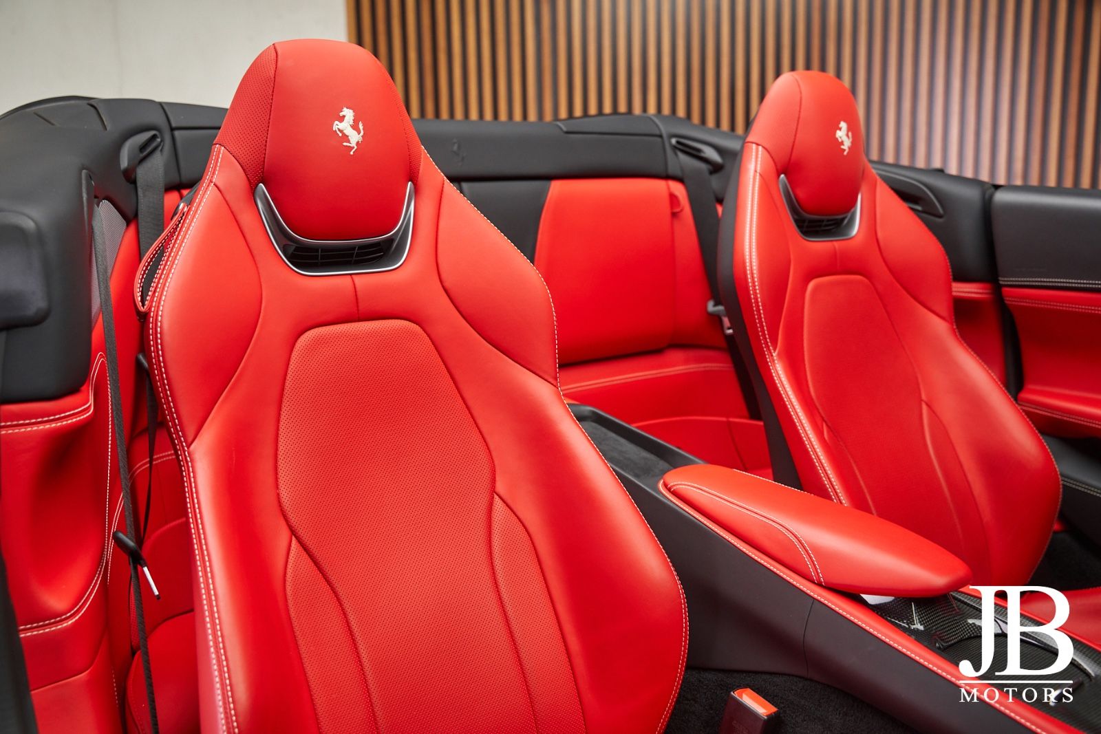 Fahrzeugabbildung Ferrari Portofino M Carbon LED JBL Surround Magneride