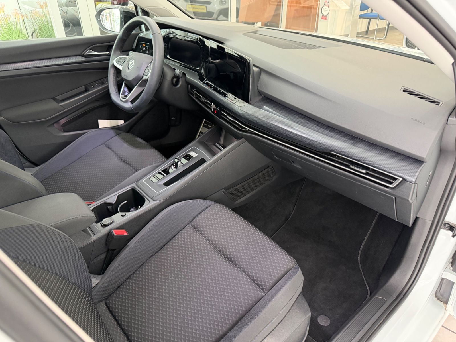 Fahrzeugabbildung Volkswagen Golf VIII Lim. United eTSI