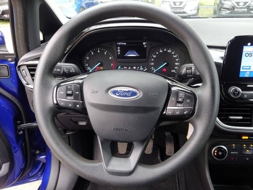Fahrzeugabbildung Ford Fiesta 1,1 Cool & Connect Klima Winterpaket