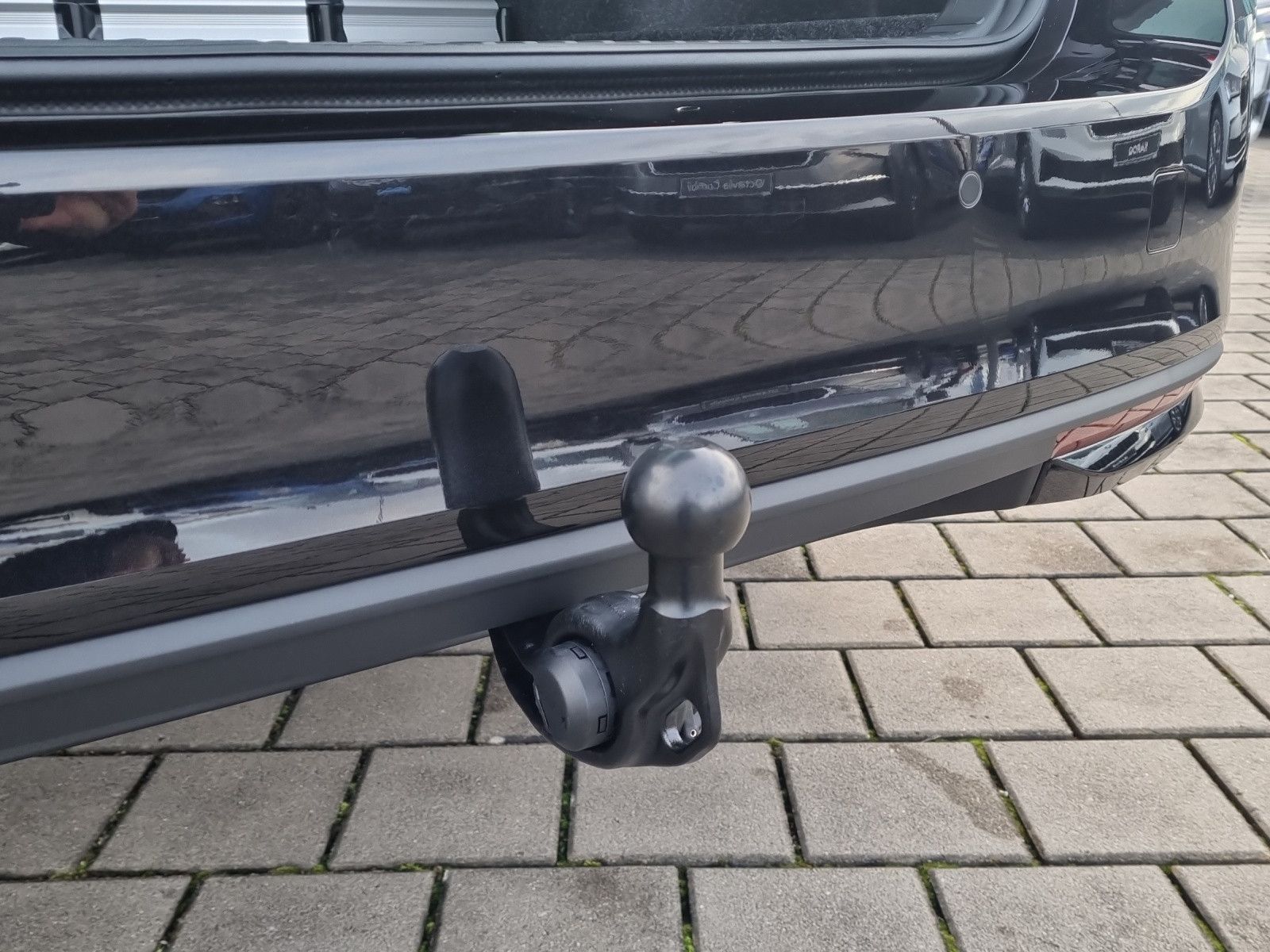Fahrzeugabbildung SKODA Octavia Combi Tour 2.0 TDI 110kW/150PS AHK Licht
