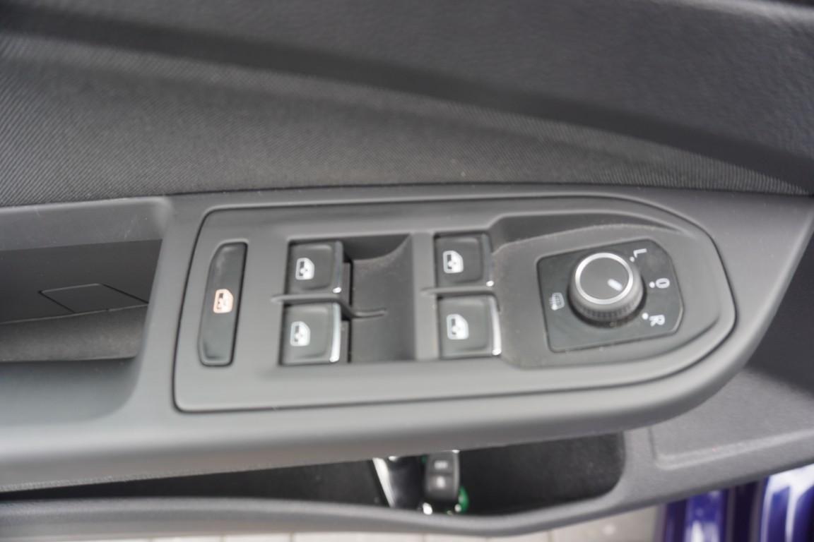 Volkswagen Golf VIII 1.5 eTSI DSG Active LED Standheizung, миниатюра 14