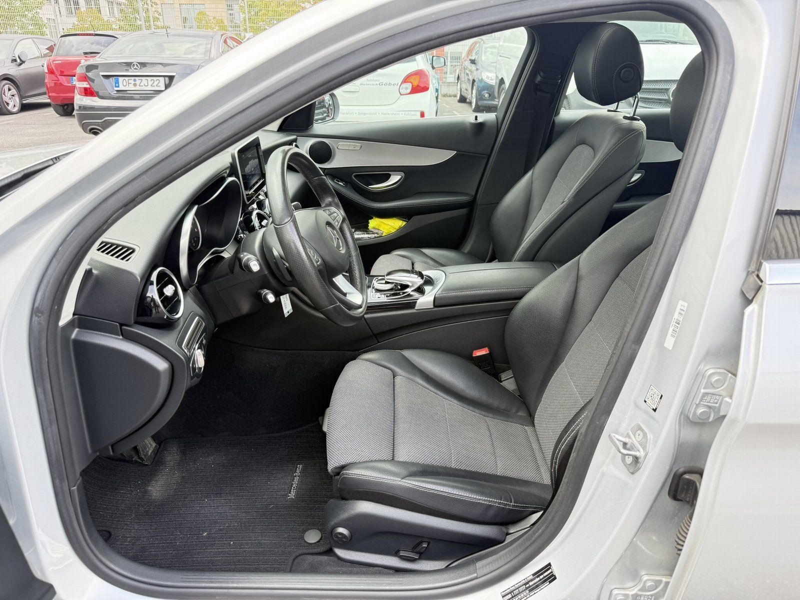 Fahrzeugabbildung Mercedes-Benz C 180 Avantgarde*SCHIEBEDACH*TOTWINKEL*LED*NAVI*