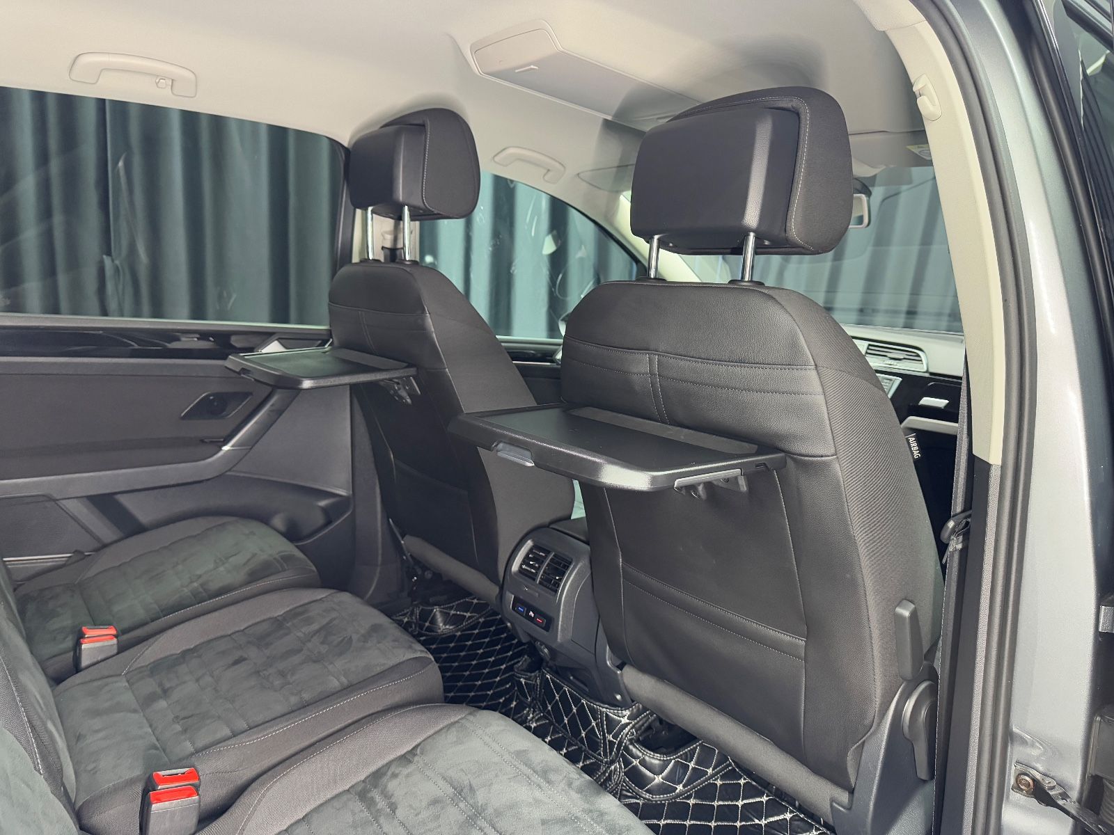 Fahrzeugabbildung Volkswagen Touran Highline|DSG|NAVI|7-SITZER|R-LINE|