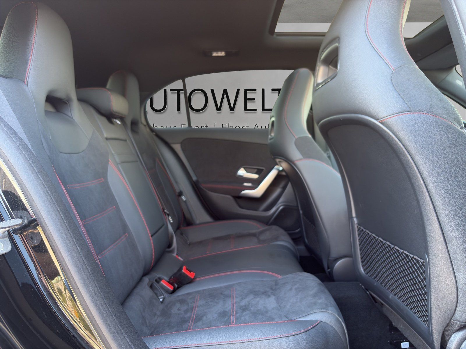 Fahrzeugabbildung Mercedes-Benz A 200 d AMG PANO Keyless DISTRONIC Multibeam