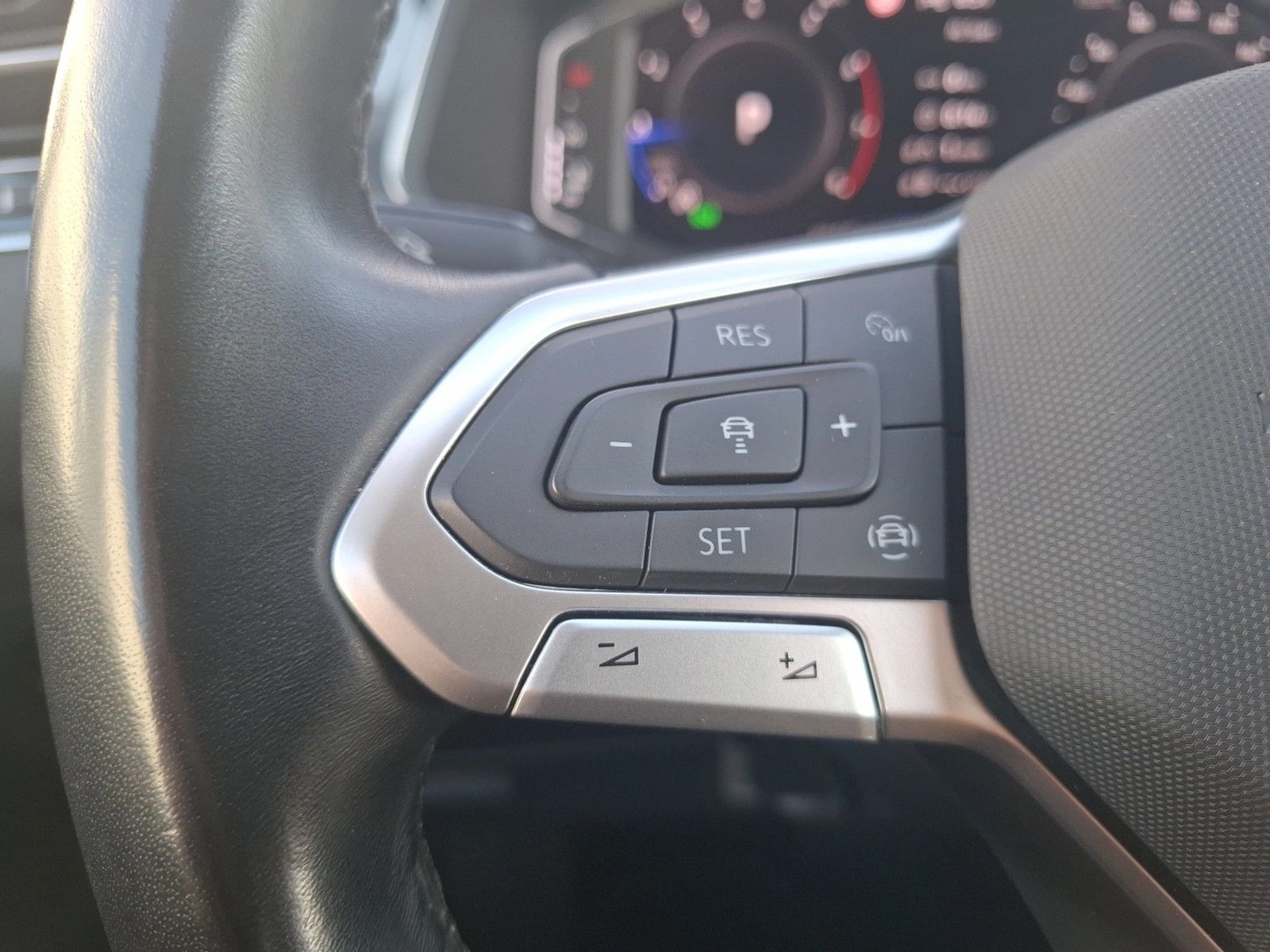Fahrzeugabbildung Volkswagen Tiguan Allspace TSI Life DSG 7-Si LED Navi VC HU