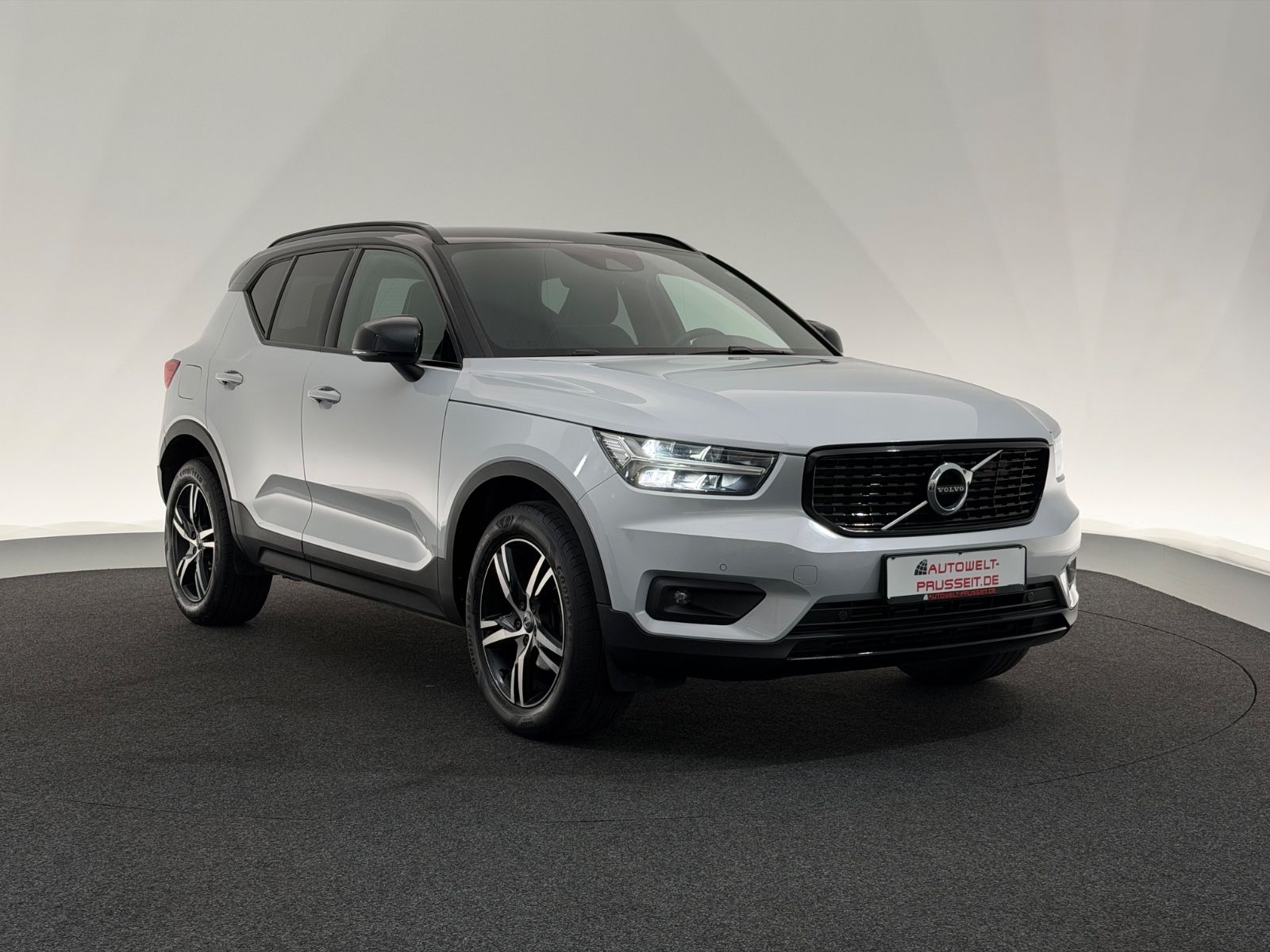 Volvo Volvo XC40 T3*R DESIGN*LED-R.KAM-APP-SHZ-LHZ-ACC-W