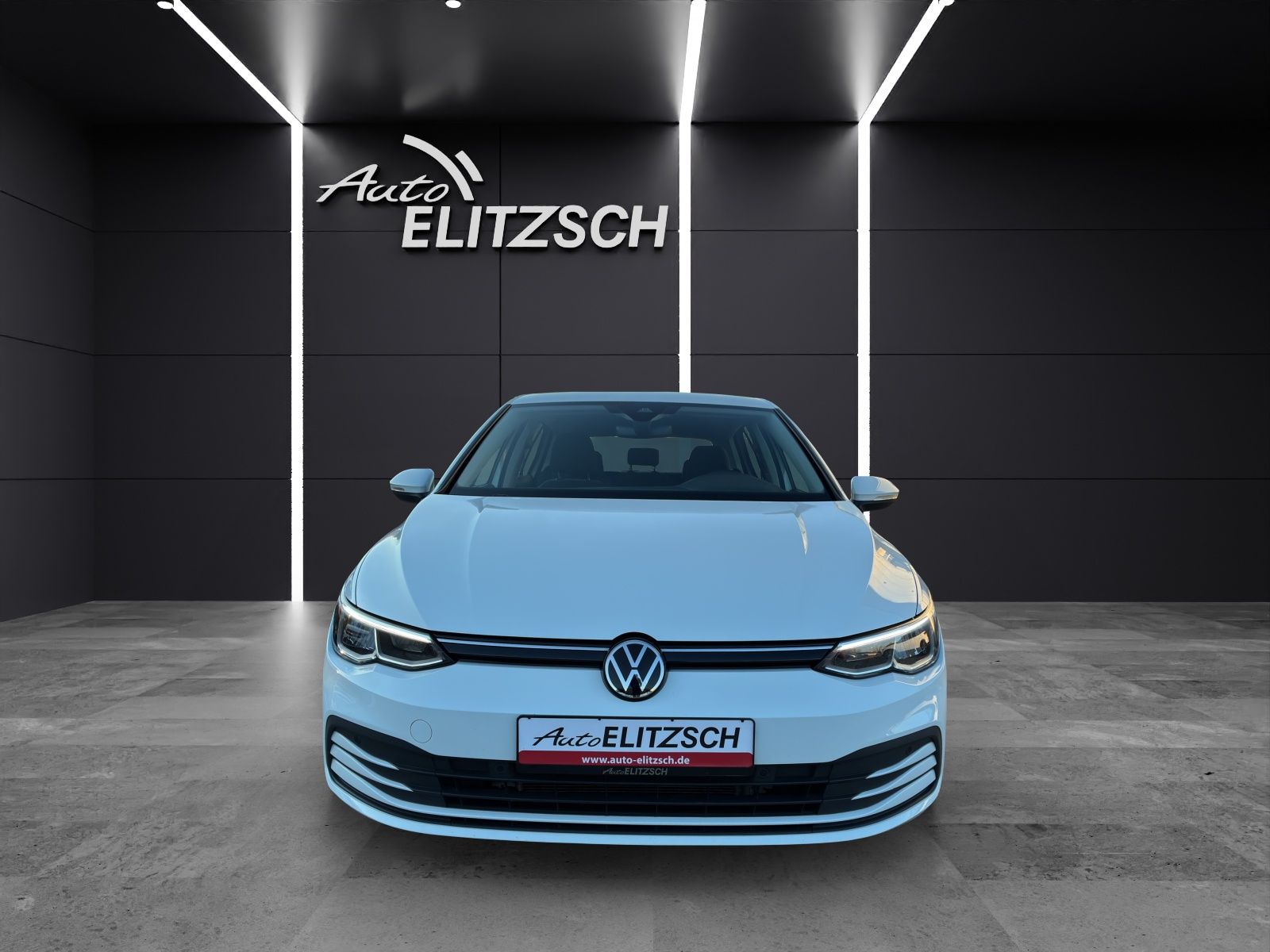 Fahrzeugabbildung Volkswagen Golf VIII Life DSG TDI LED ACC SH PDC Ambiente N