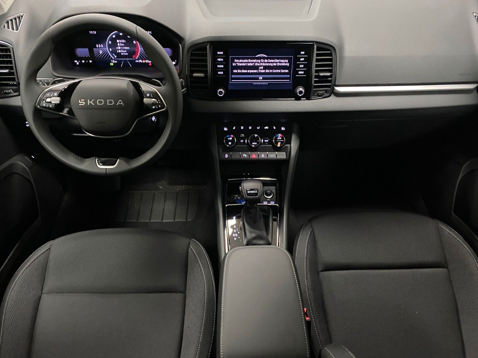 Fahrzeugabbildung SKODA Karoq 1.5 TSI DSG Selection+AHK schwenk.+KAMERA+
