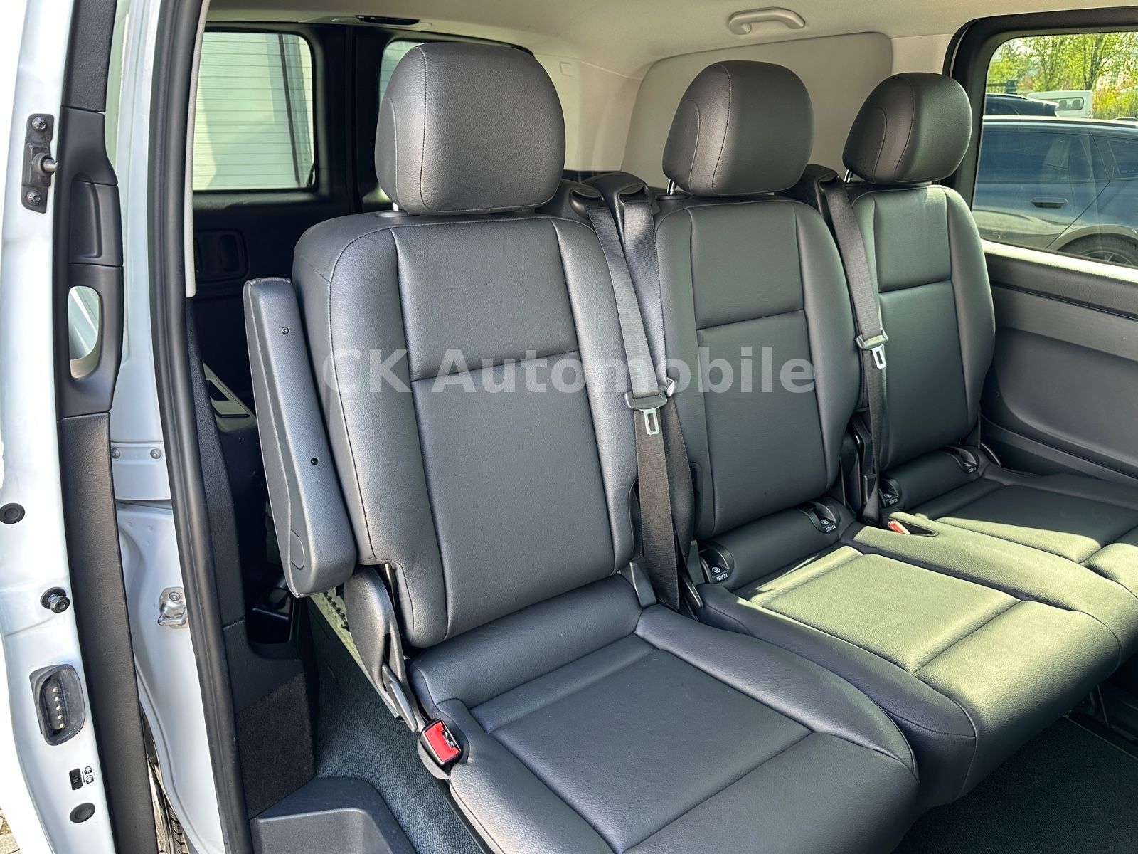 Fahrzeugabbildung Mercedes-Benz Vito Mixto 119 Lang Autom./5 Sitze/Navi/LED/AHK