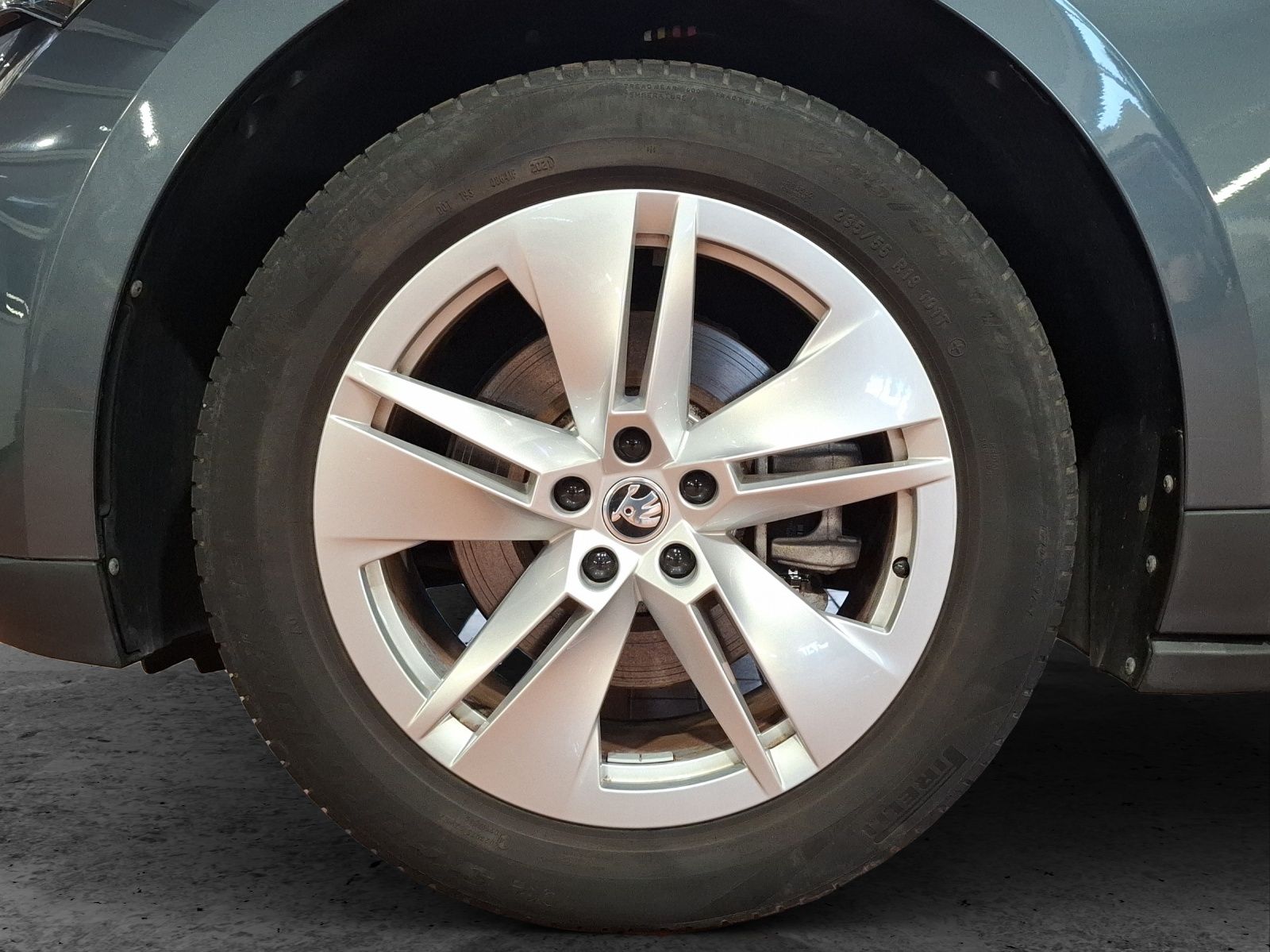 Fahrzeugabbildung SKODA Enyaq 60 Loft LED AHK Navi ACC PDC